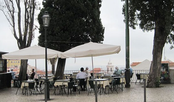 Lisbon_outdoor_cafe