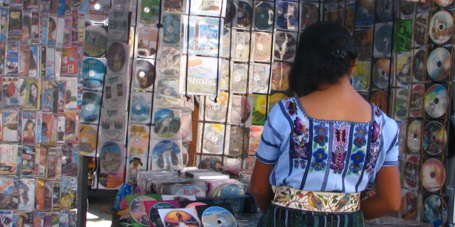 "Economía informal, venta de CD´s en la calle en la ciudad de Guatemala" by Gabriela81286